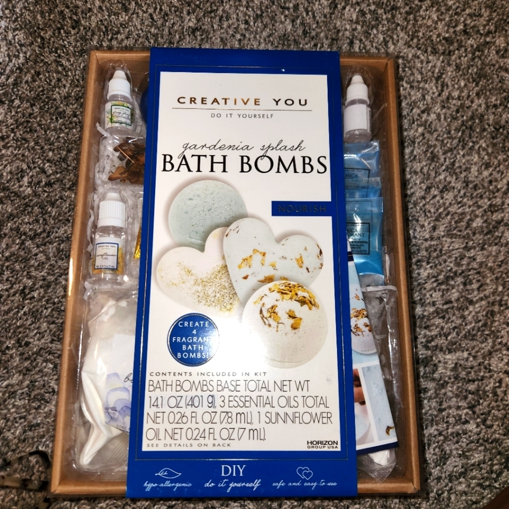 Creative You Do It Yourself All-In-One Bath Bombs - New in Box - gardenia splash